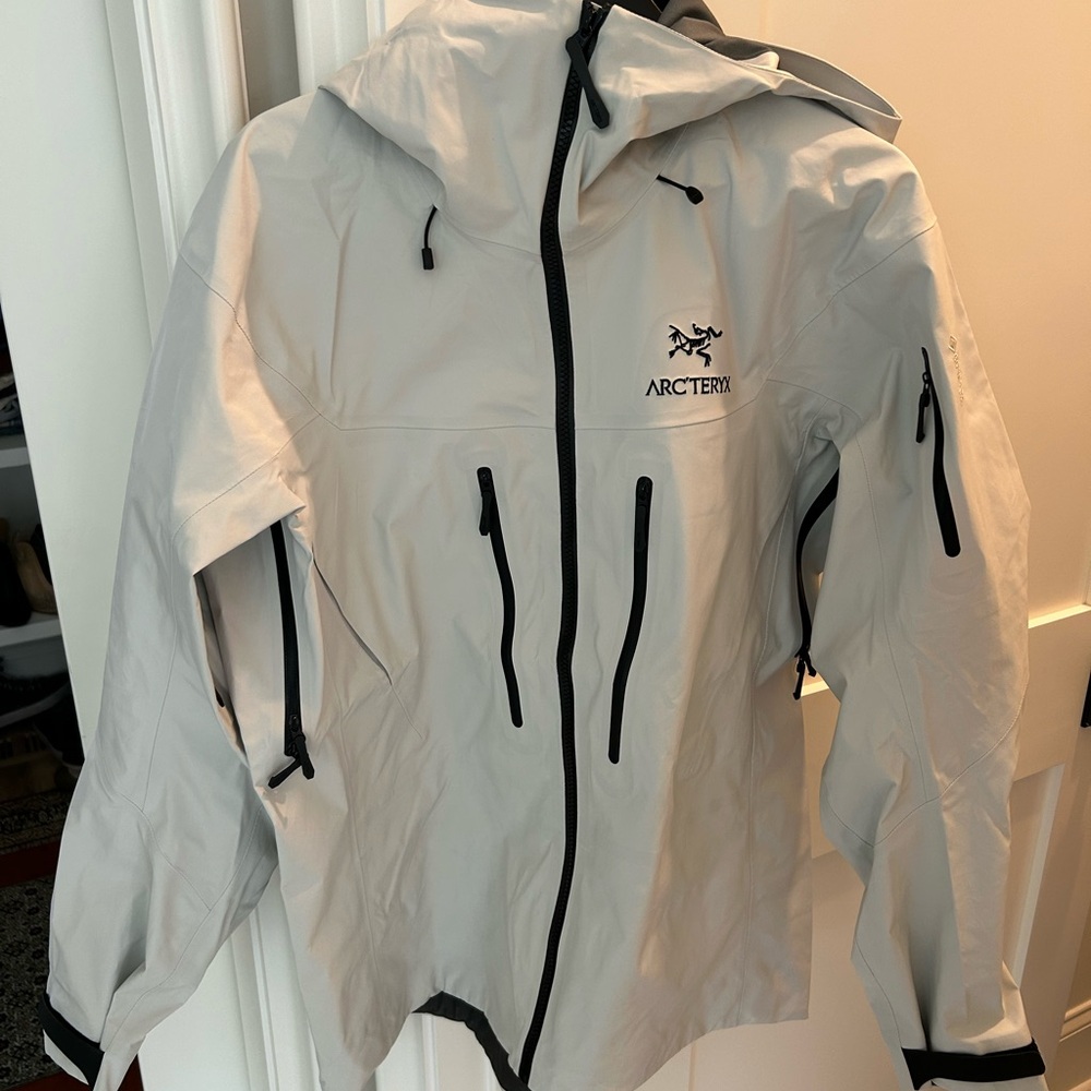Arc'teryx Off-White Hooded Jacket Men’s Large